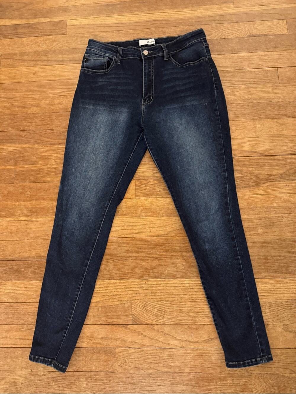 KanCan Women's Dark Wash Skinny Jeans - Size 13/30
 b50
